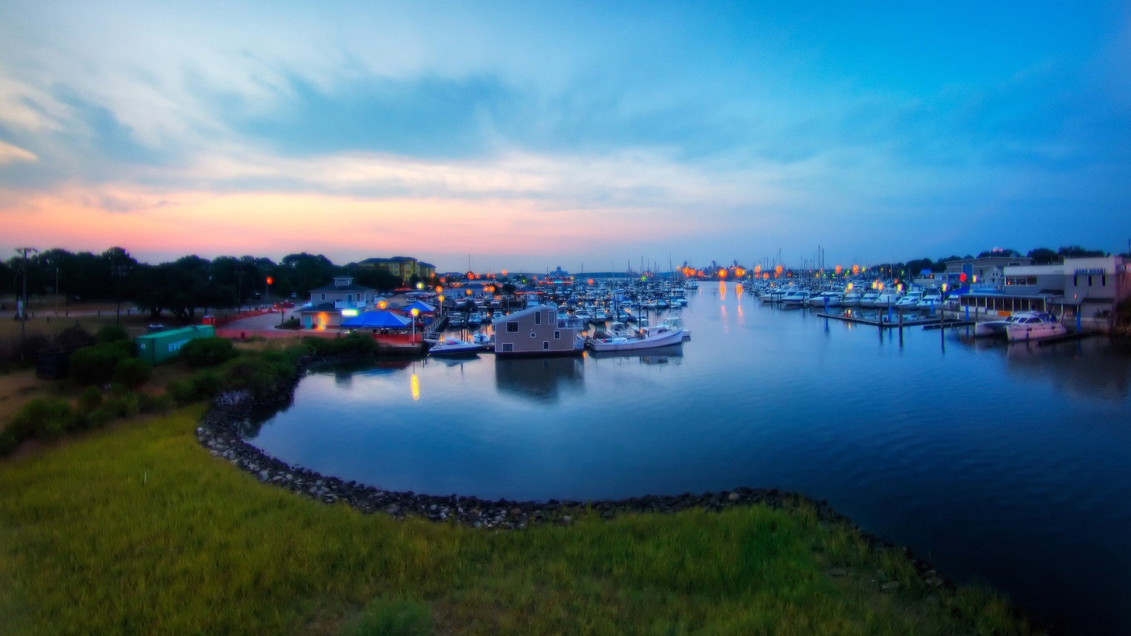 Причал для яхт и катеров