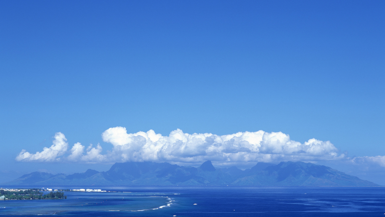 Голубые горы за морем