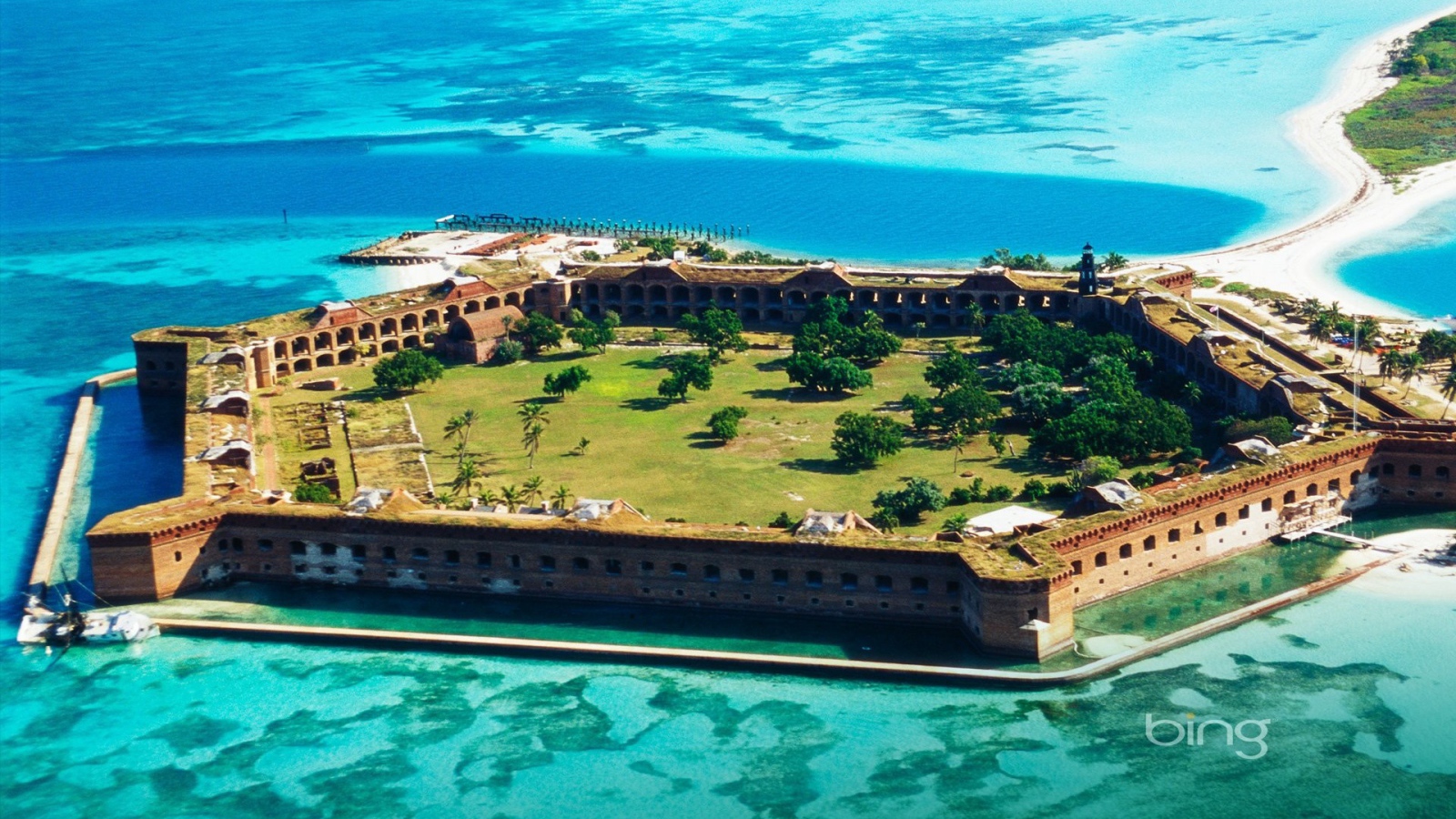 Старинная крепость на острове