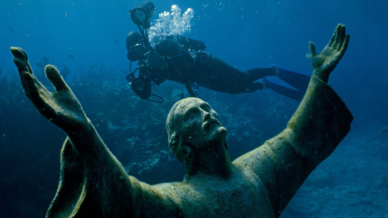 Статуя на дне моря