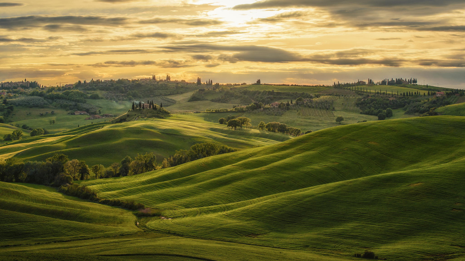 Красочный пейзаж с закатом