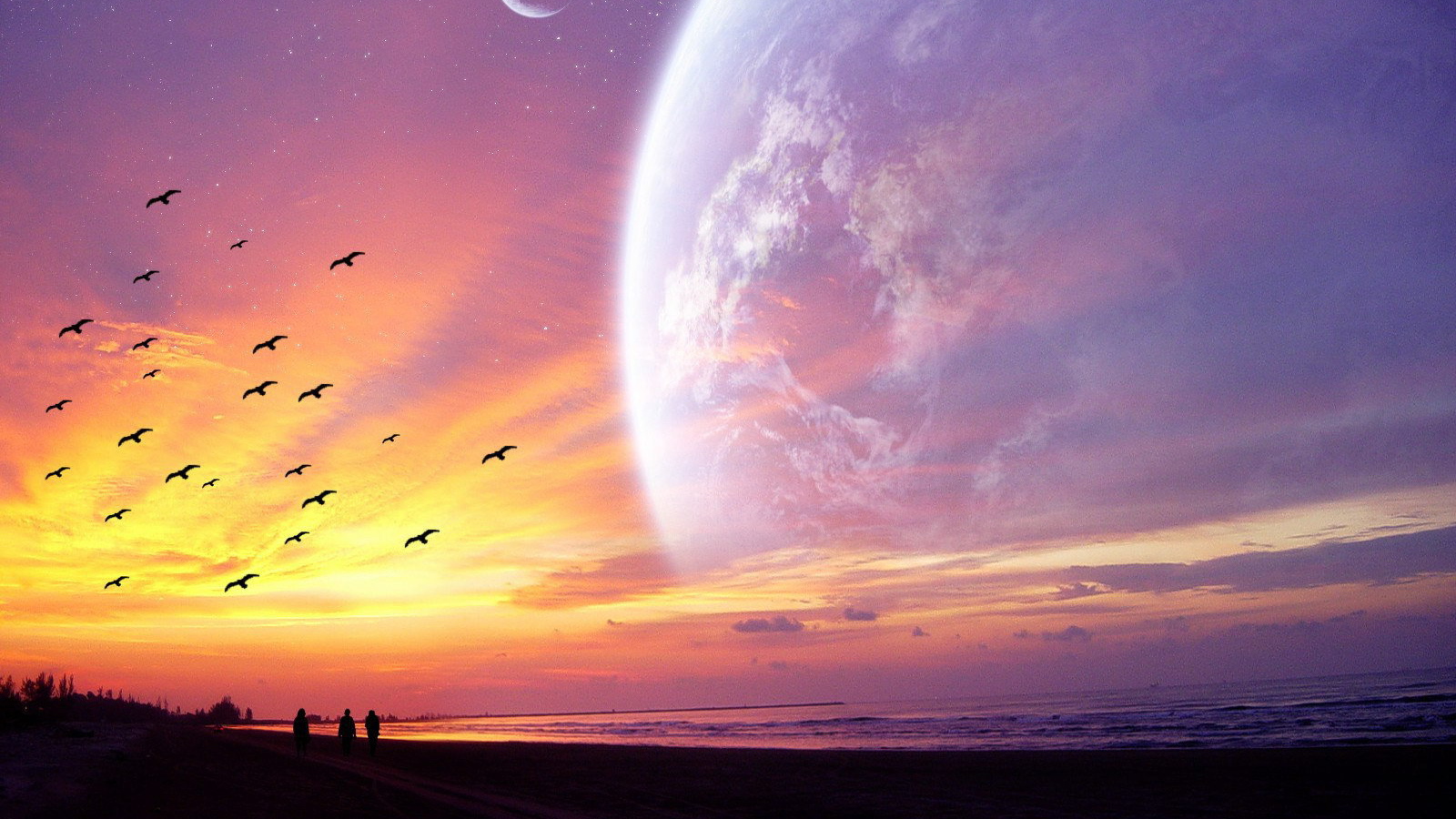 Люди смотрят на закат