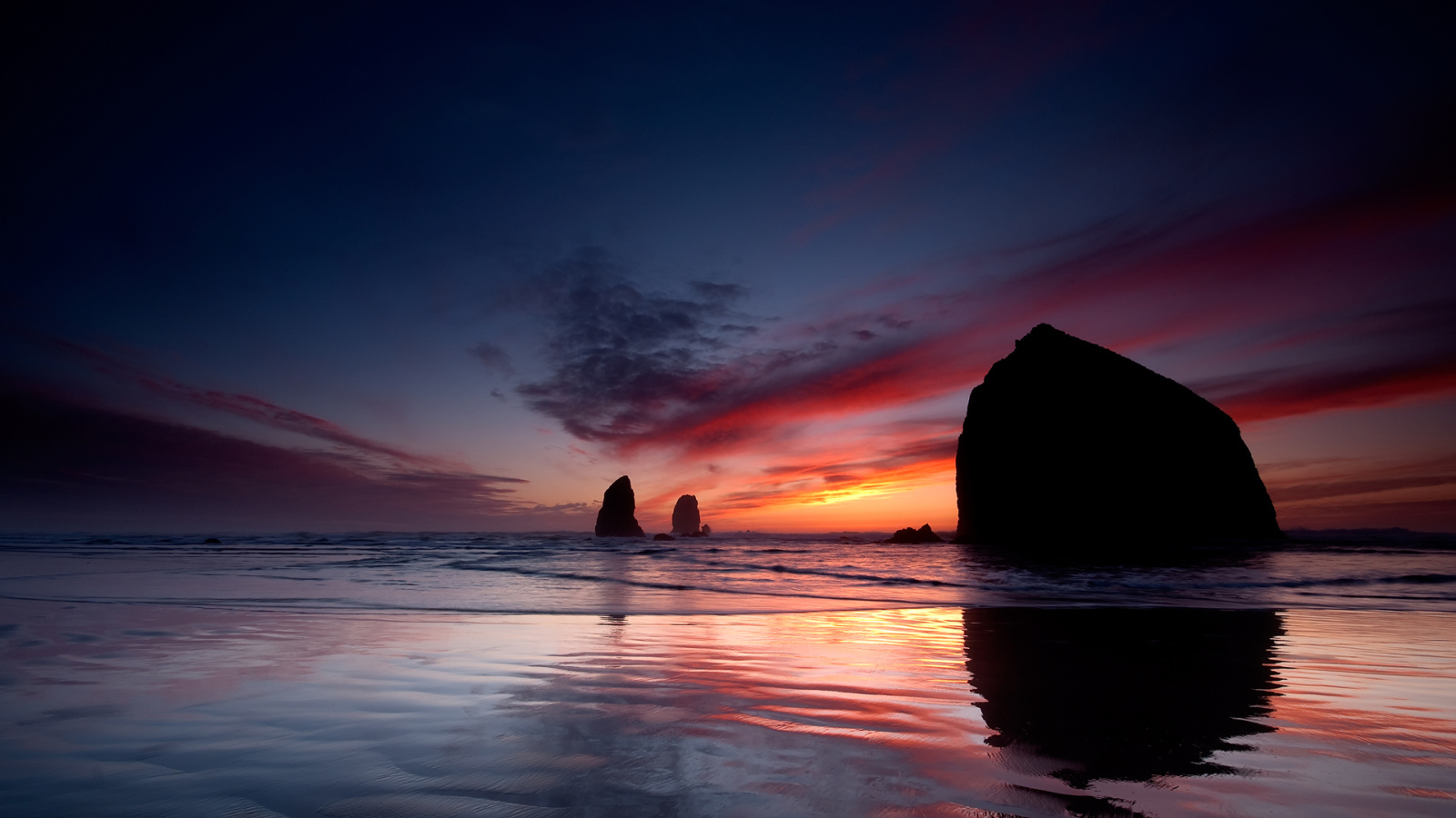 Закат за скалами