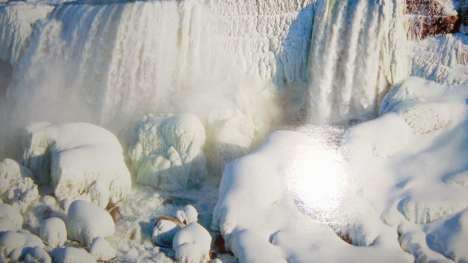 Замерзший Ниагарский водопад