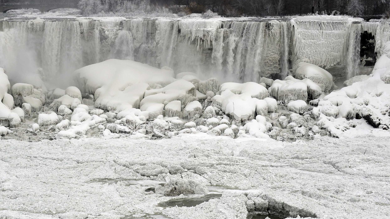Замерзший водопад Ниагара