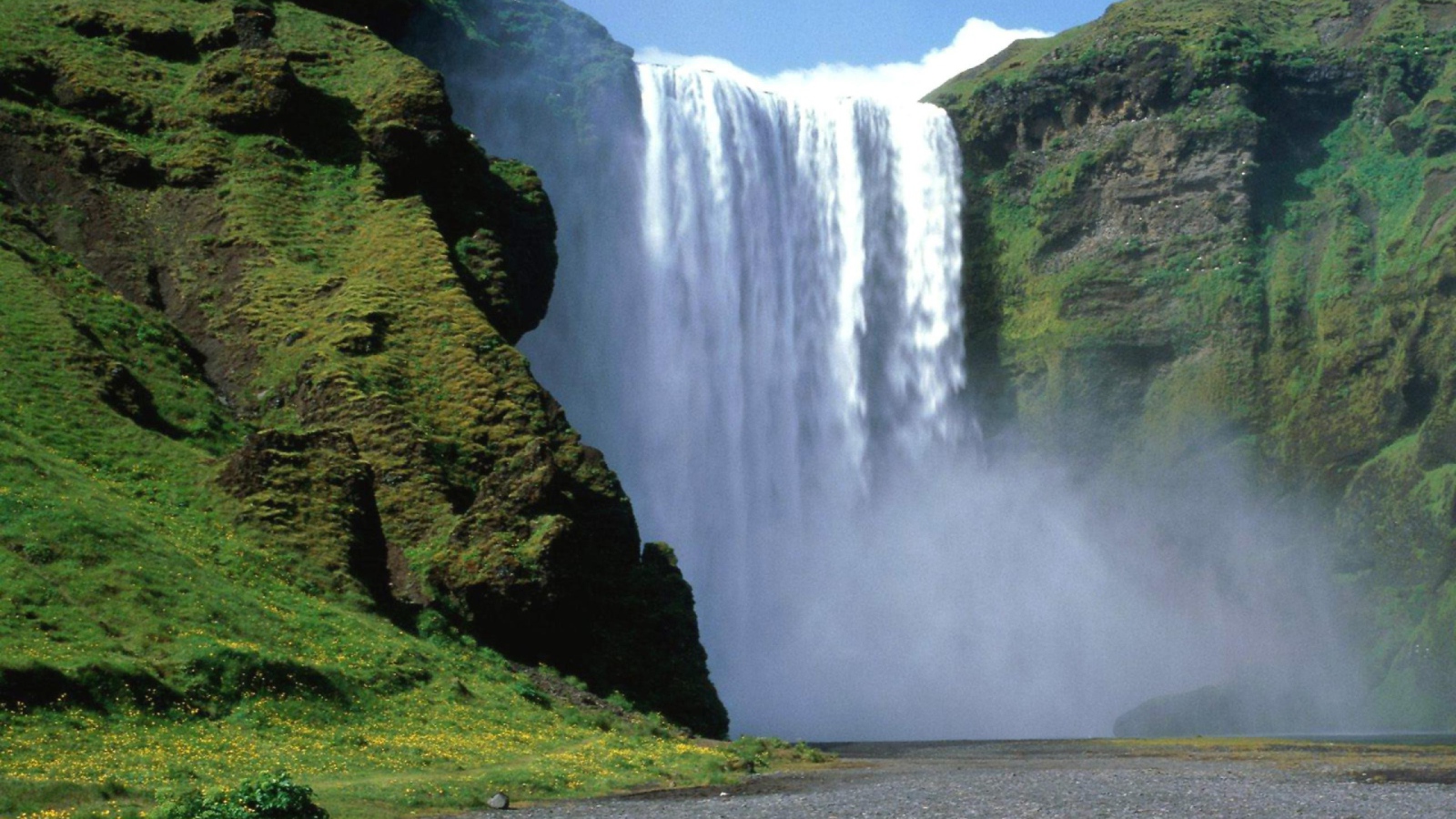 Водопад в Исландии