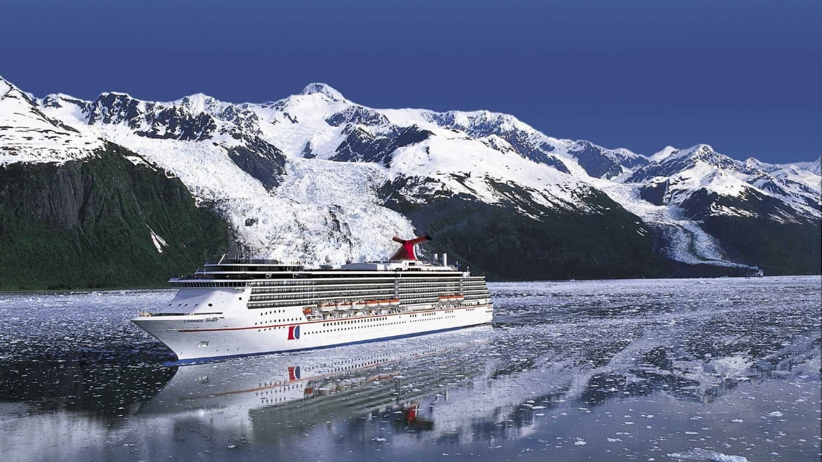 Круизный лайнер на Аляске