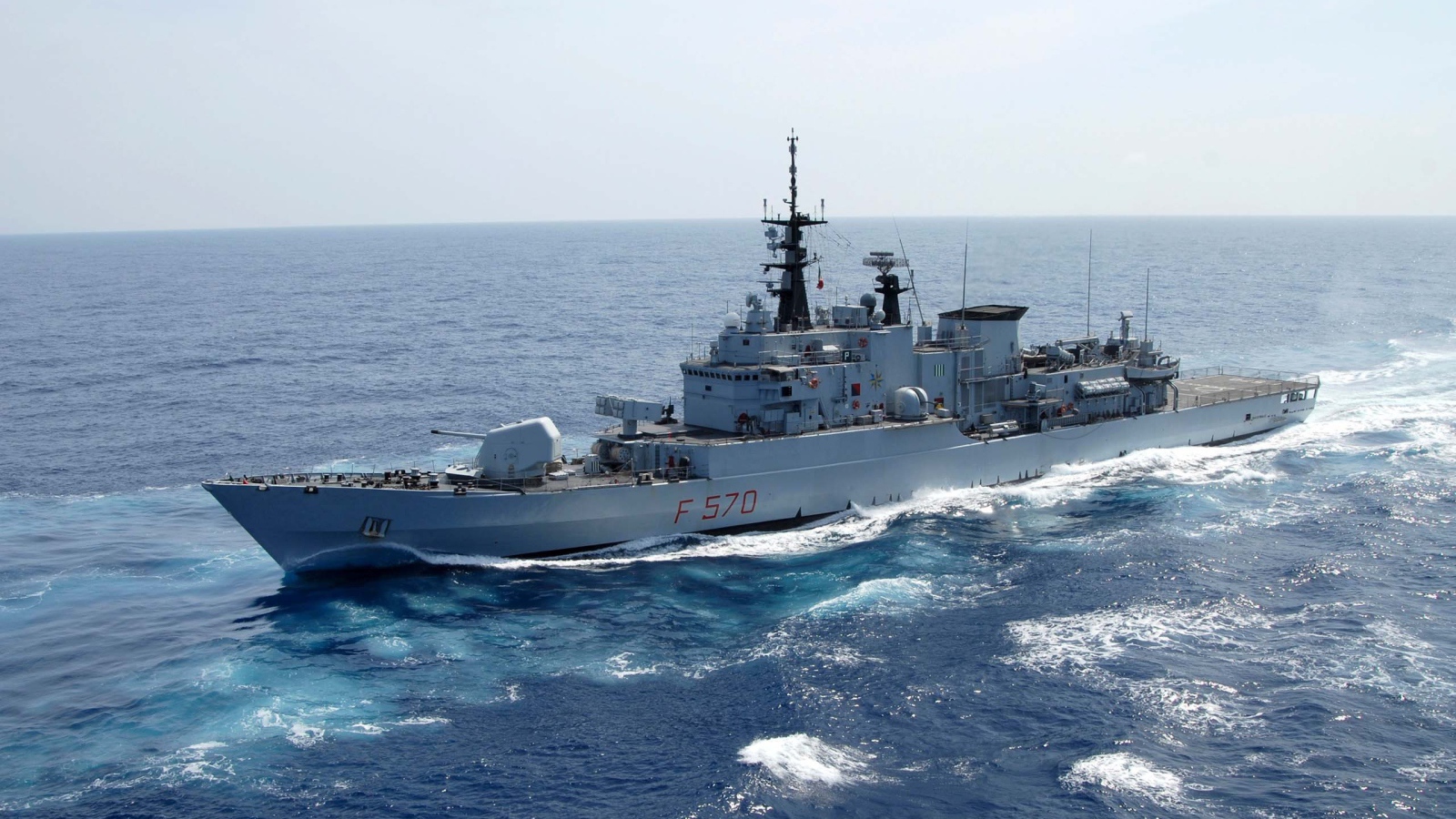 Боевой корабль в море