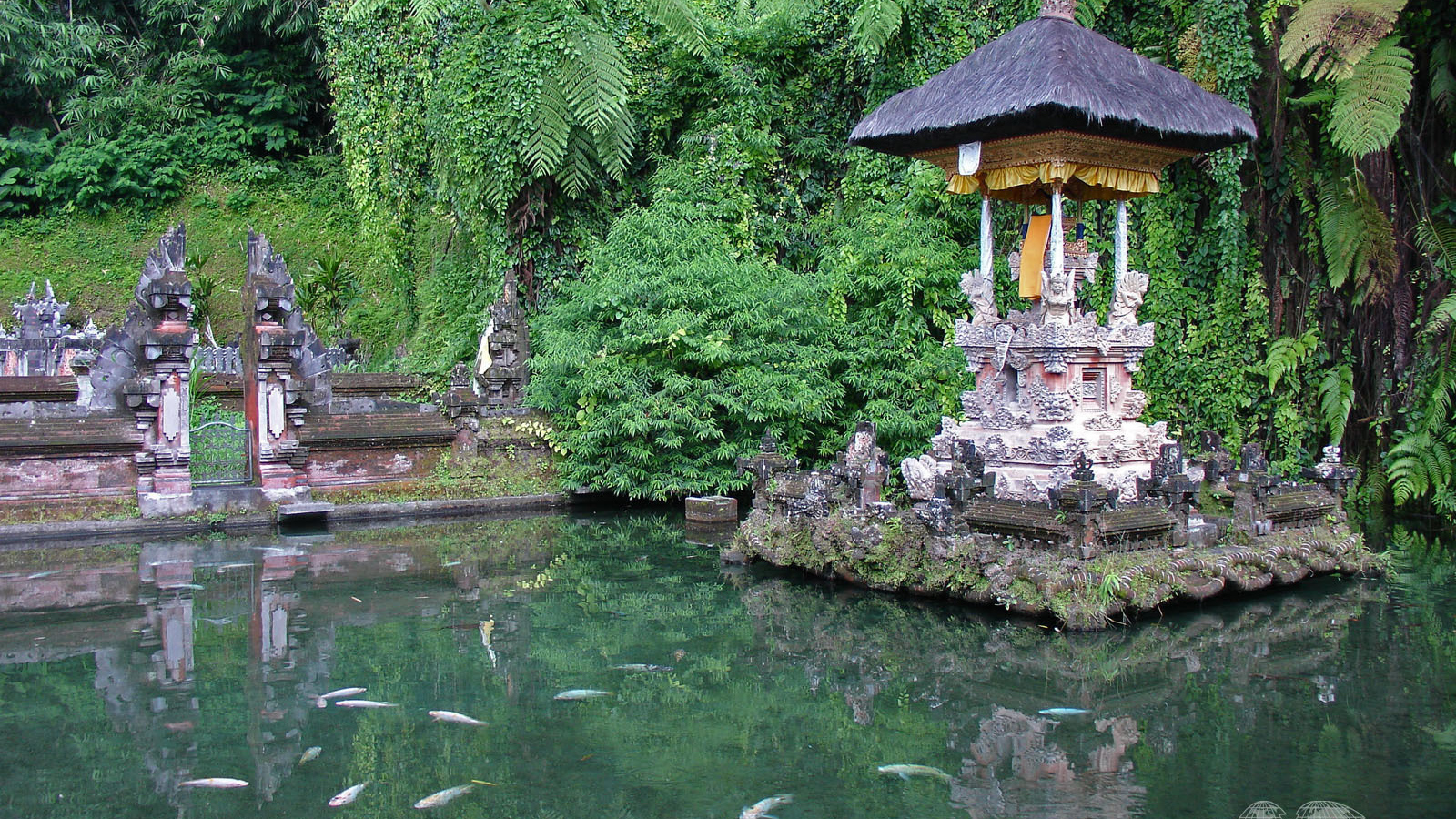 Часовня в джунглях Бали
