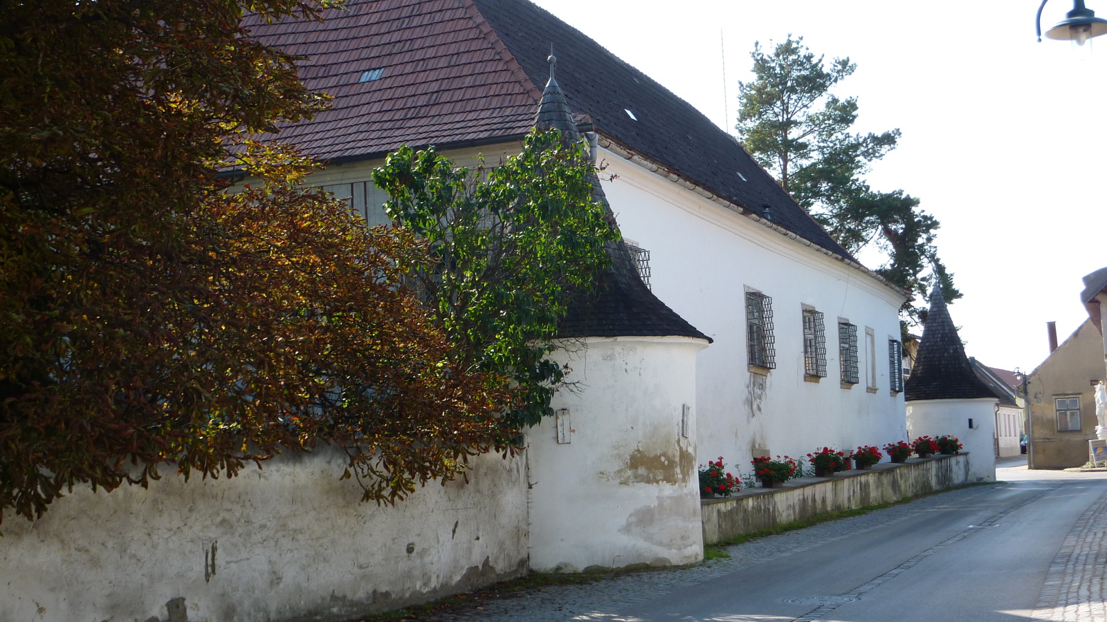 Городская улица в городе Лэнгенфельд, Австрия