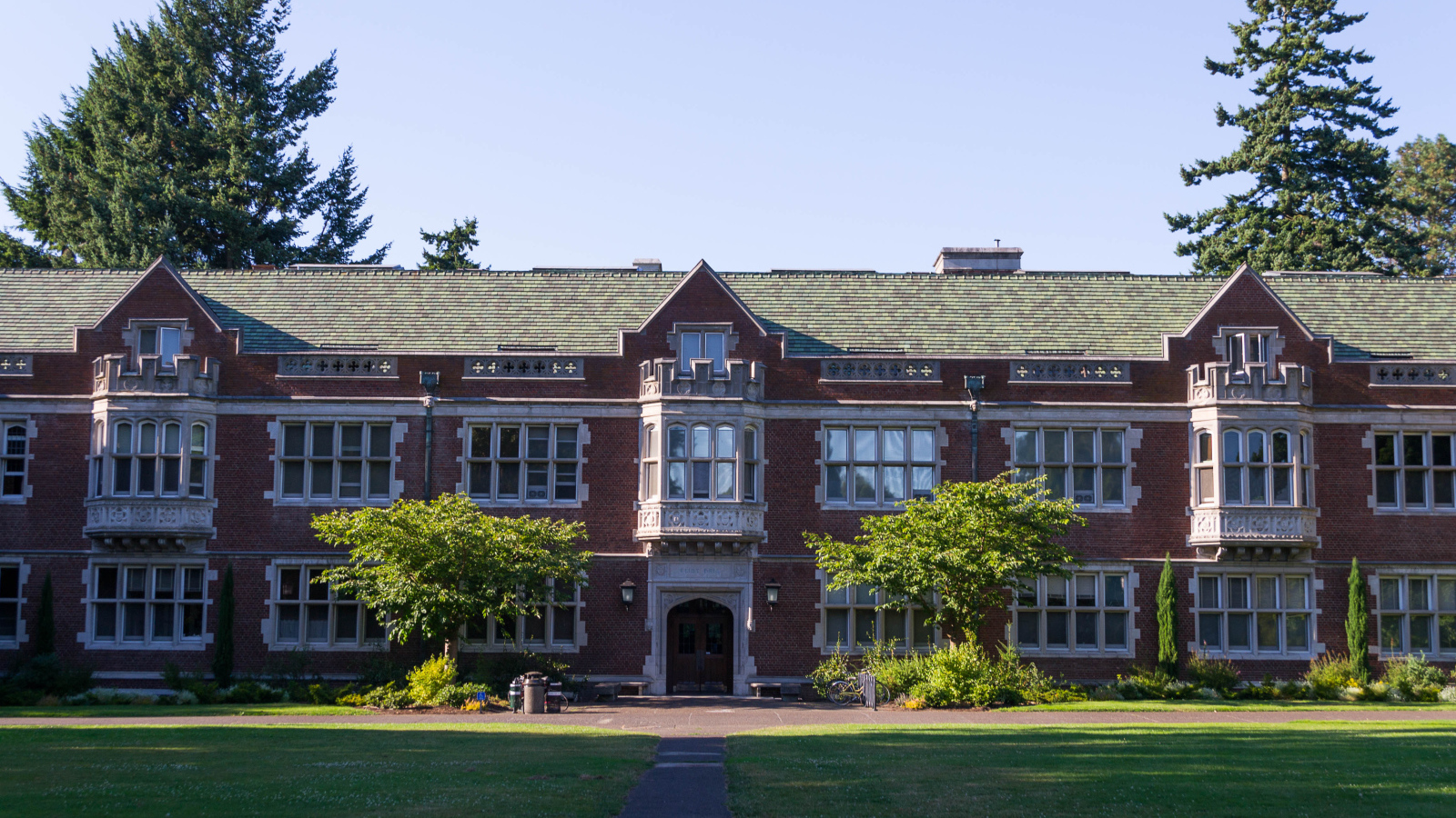 Эллиот Холл на курорте Бад Халль, Австрия