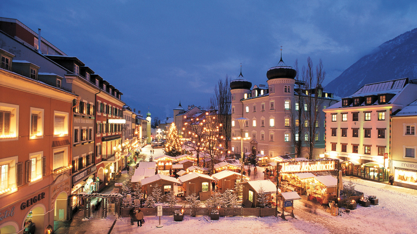 Вечерние огни на курорте Лиенц, Австрия