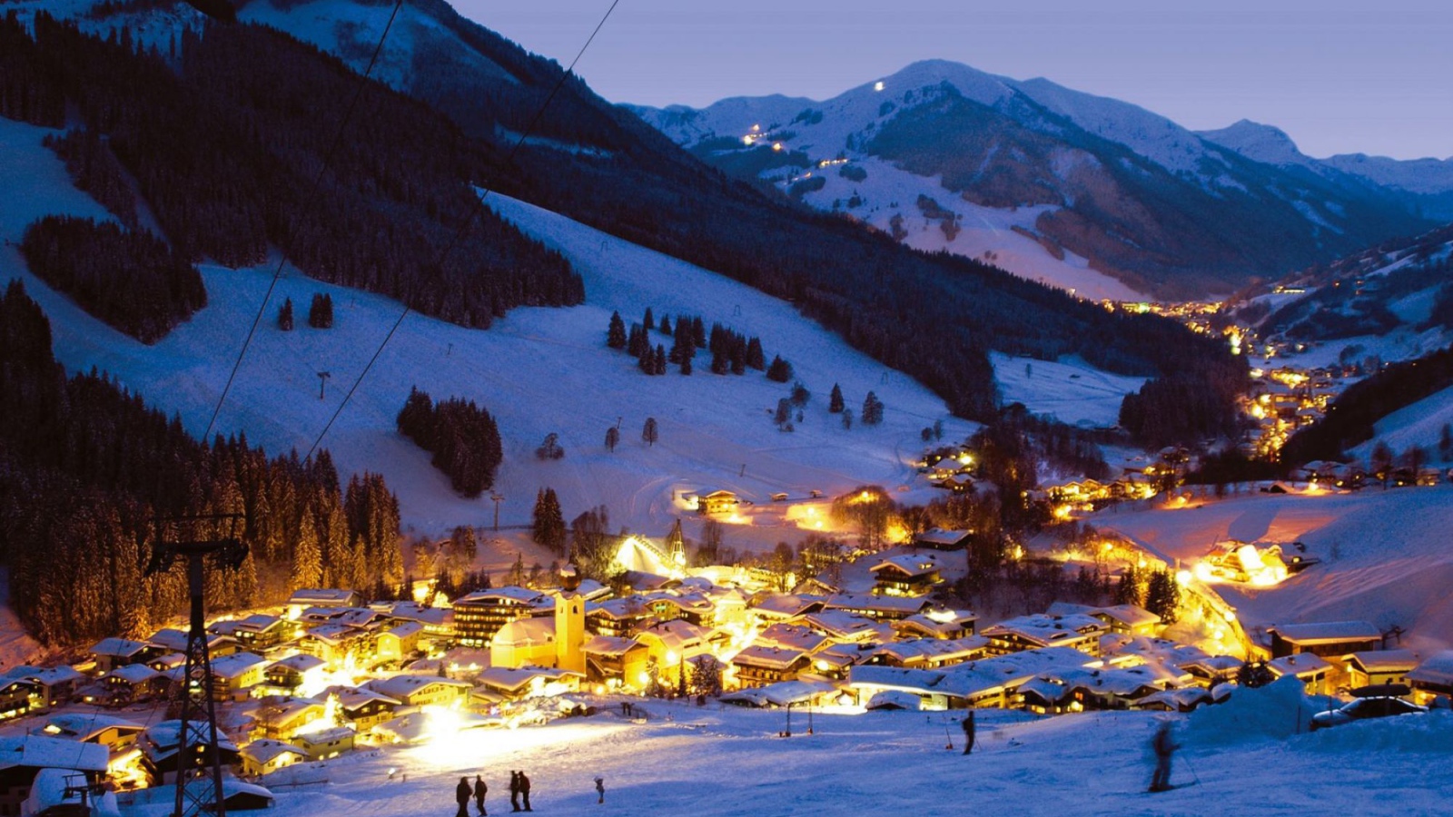 Вечер на горнолыжном курорте Заальбах Хинтерглем, Австрия