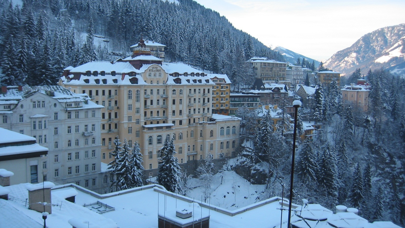 Дома на фоне гор на курорте Бад Хофгастайн, Австрия