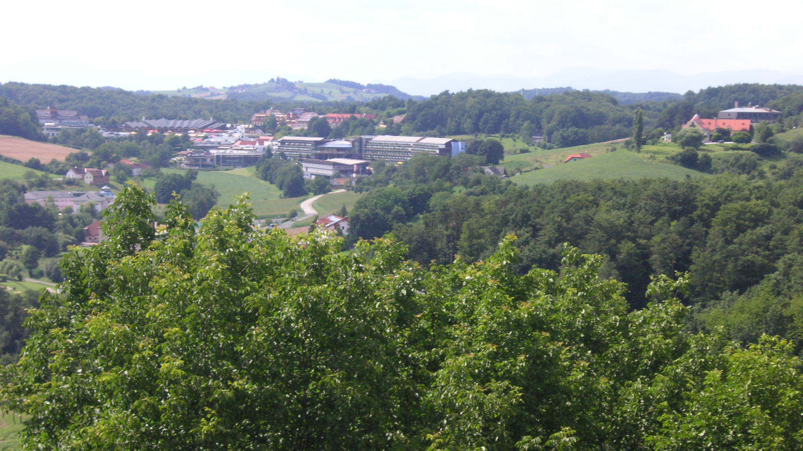 Окрестности на курорте Бад Лойперсдорф, Австрия