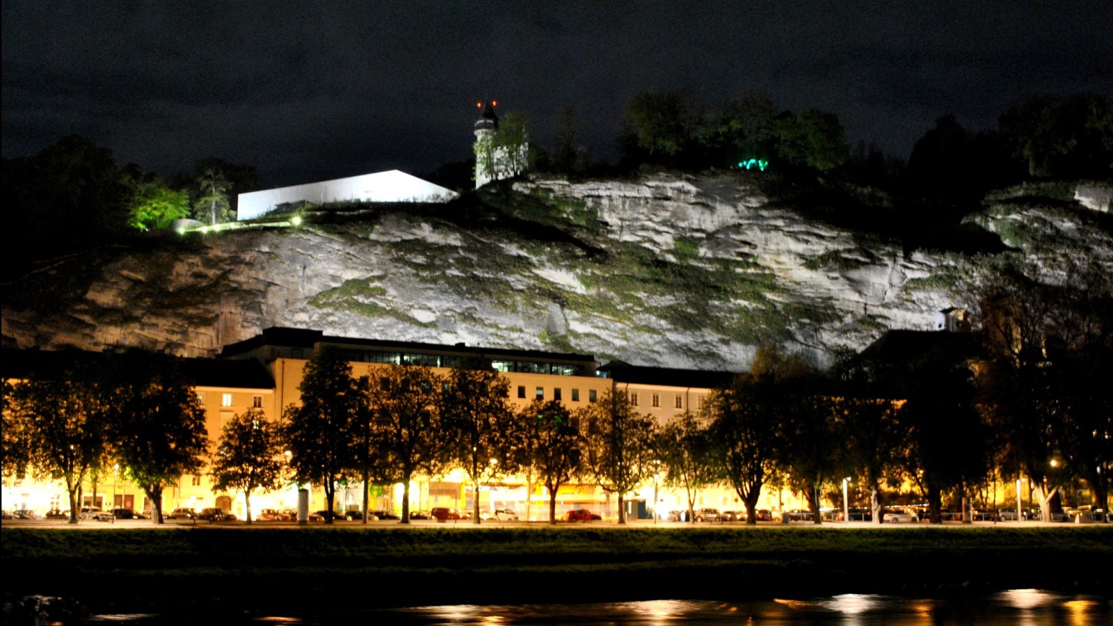 Ночная подсветка в городе  Зальцбург, Австрия