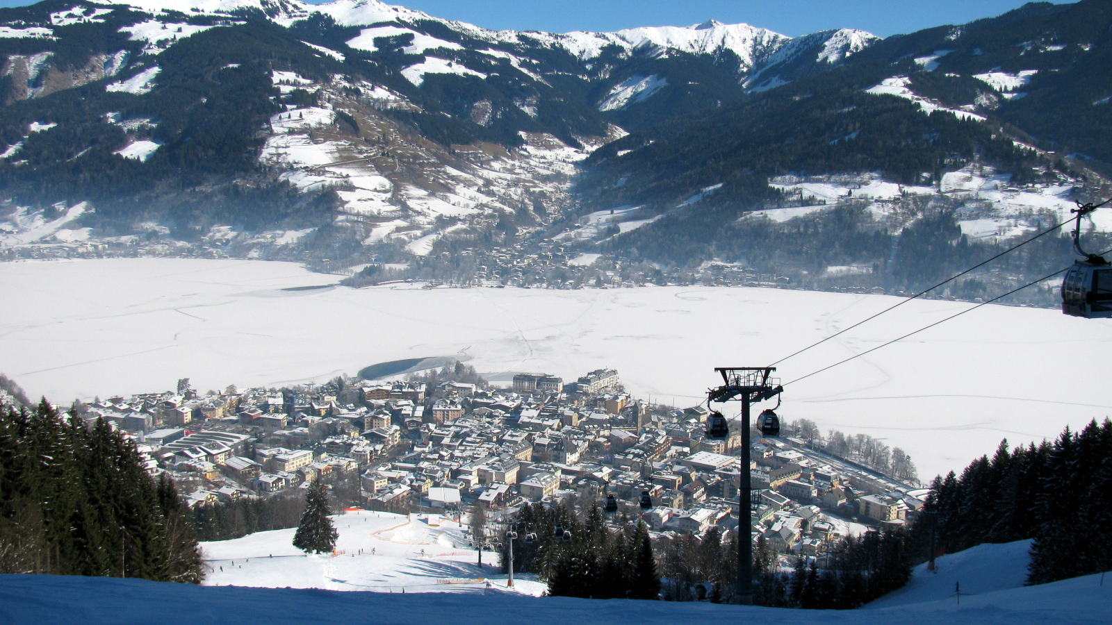Panorama of the resort of Zell am See, Austria