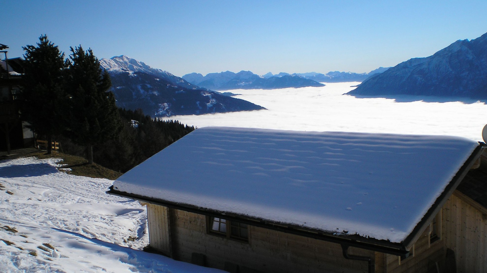Заснеженный дом на курорте Лиенц, Австрия