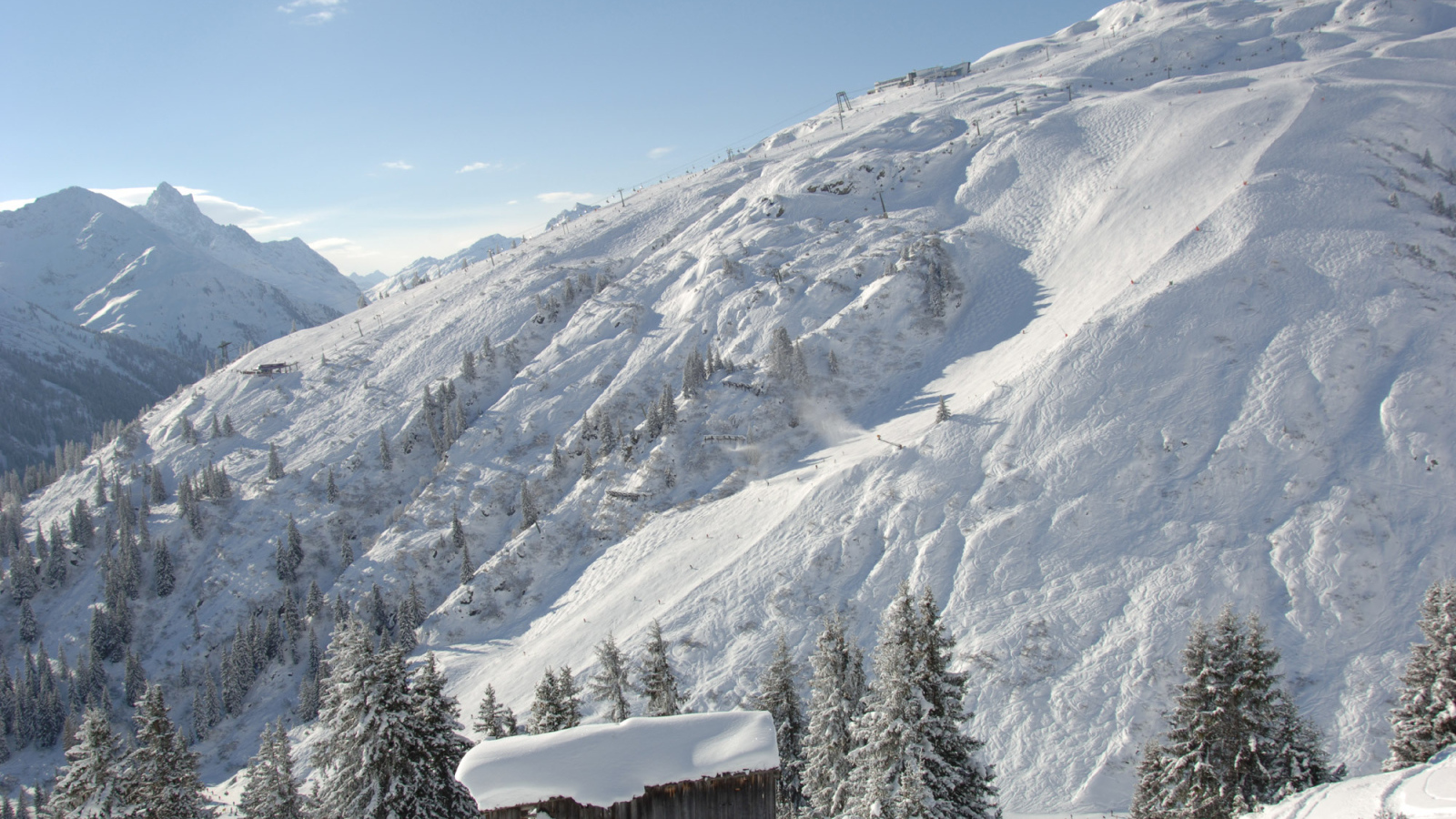 Заснеженный склон на горнолыжном курорте Сант Антон, Австрия