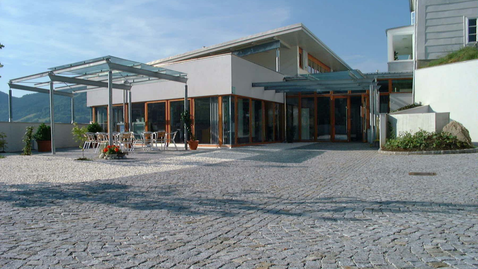 Уличное кафе в городе Нойштифт, Австрия