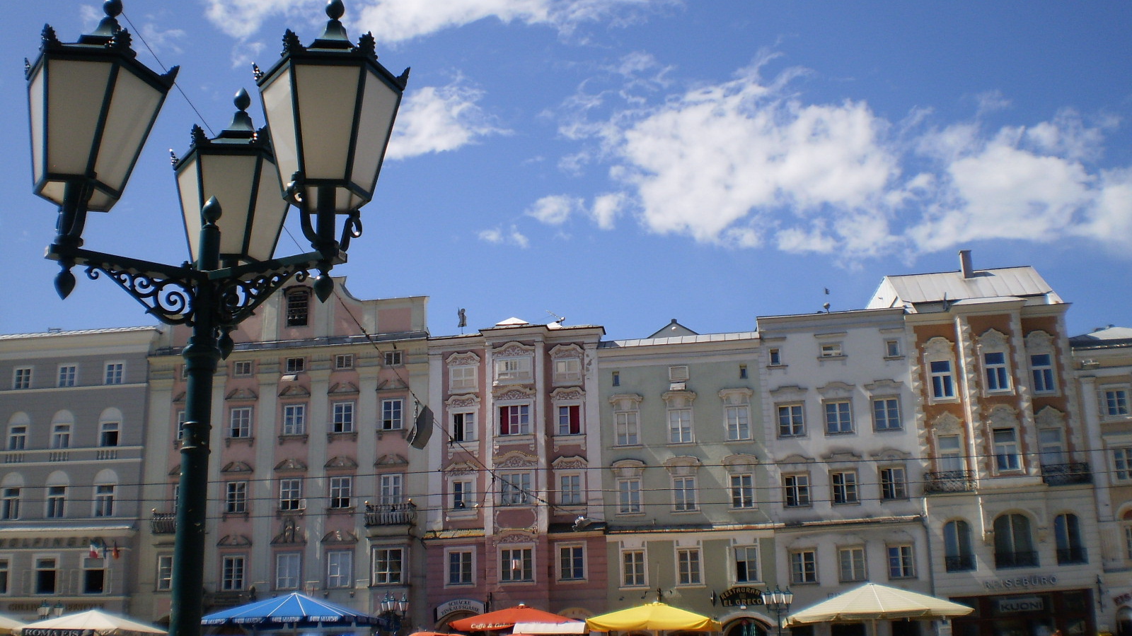 Уличный фонарь в городе Линц, Австрия