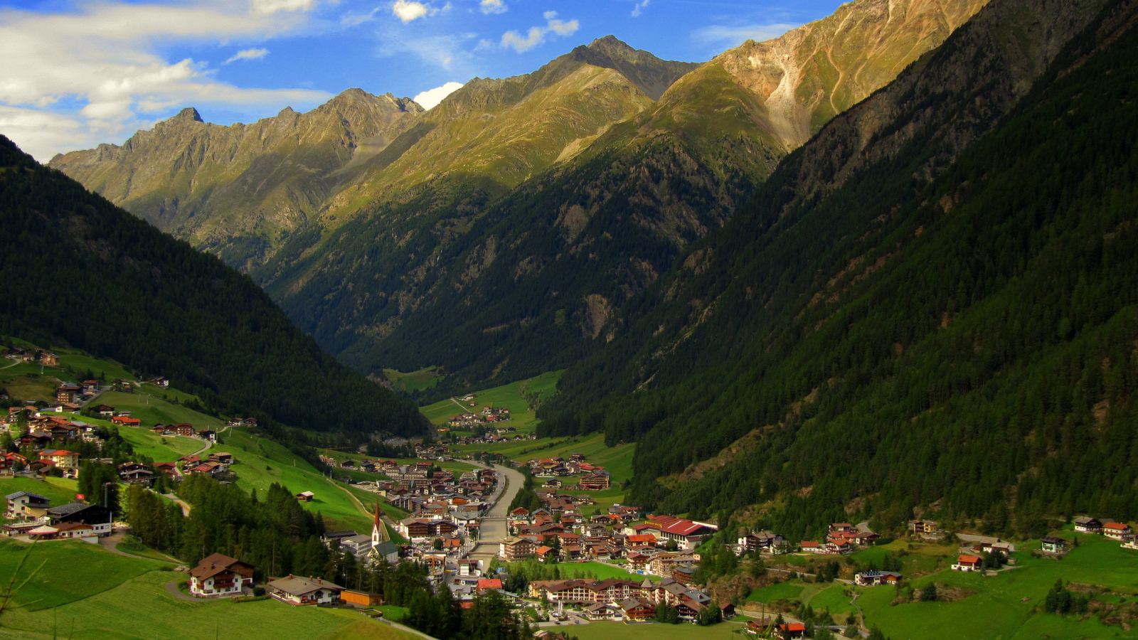 Летняя панорама на горнолыжном курорте Зёльден, Австрия