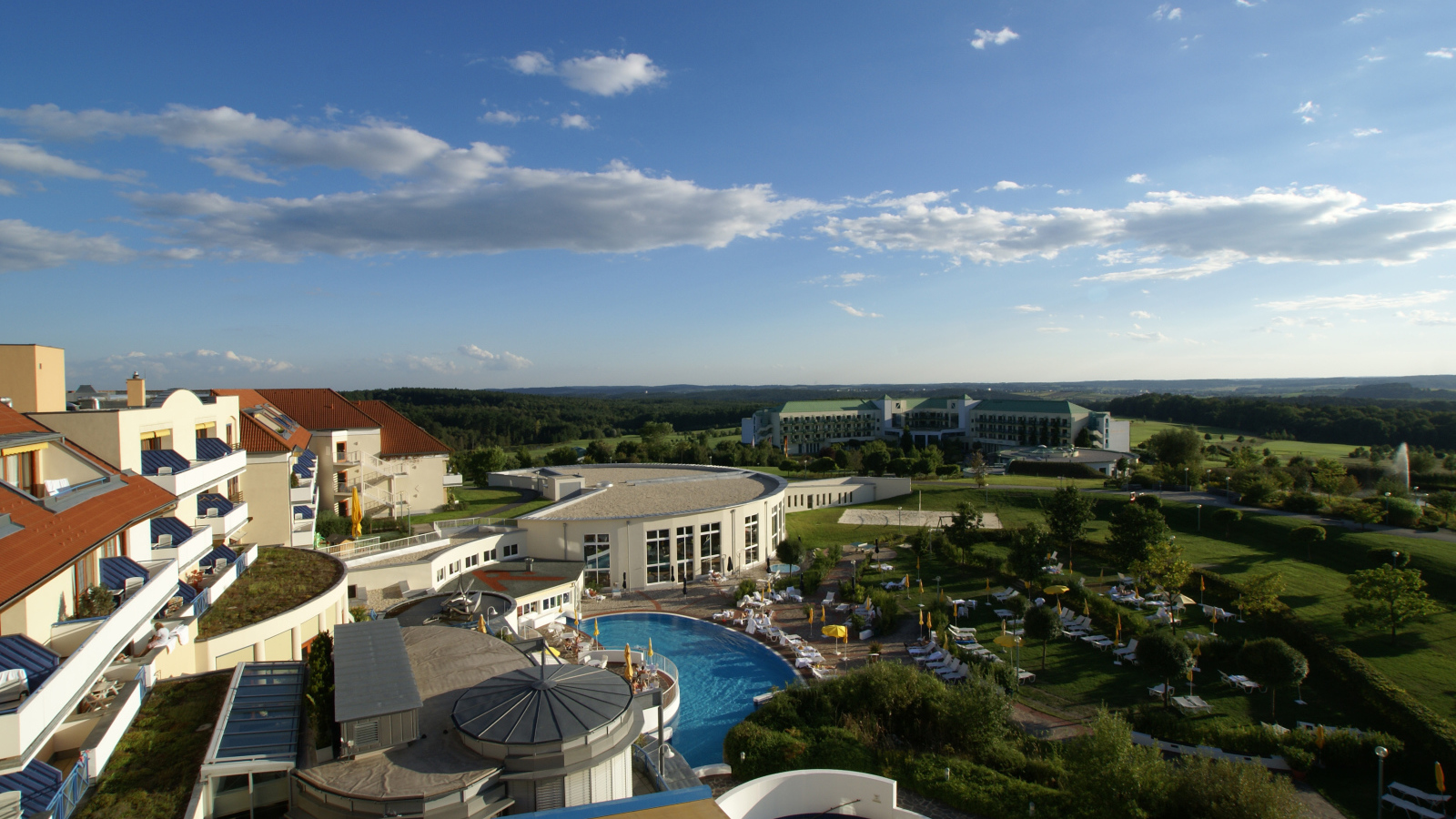 Вид с балкона на курорте Бад Татцмансдорф, Австрия