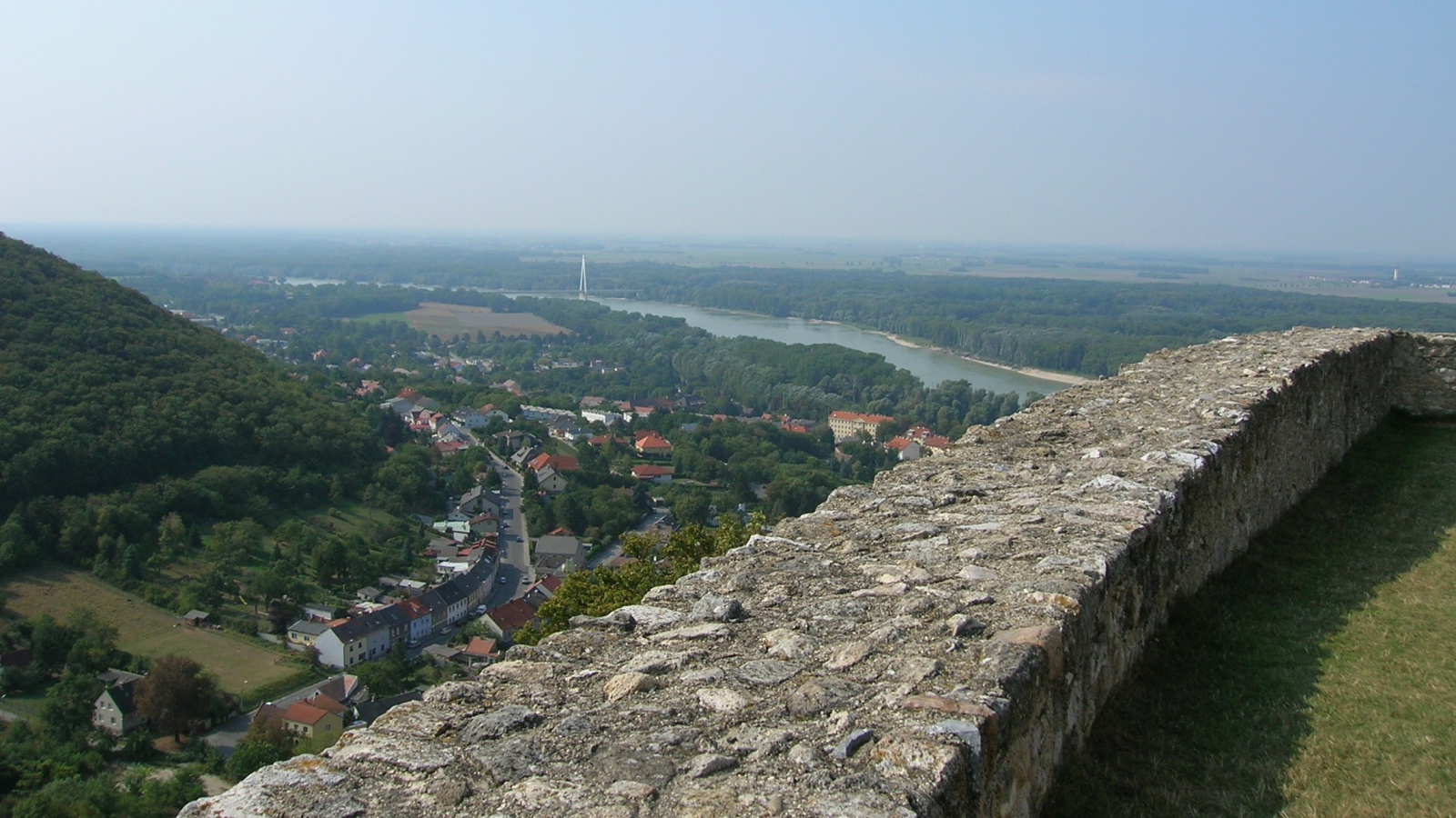 Вид с крепостной стены в городе Гайнберг, Австрия