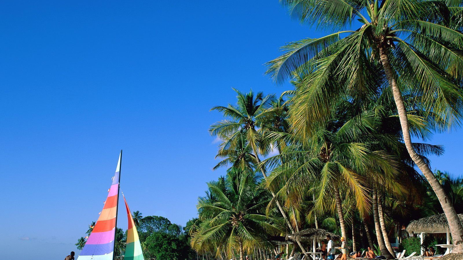 Люди приплывают в Барбадосе