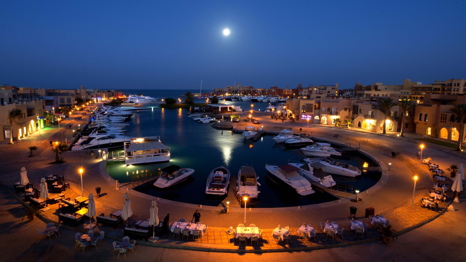 Ночной порт на курорте Эль Гуна, Египет