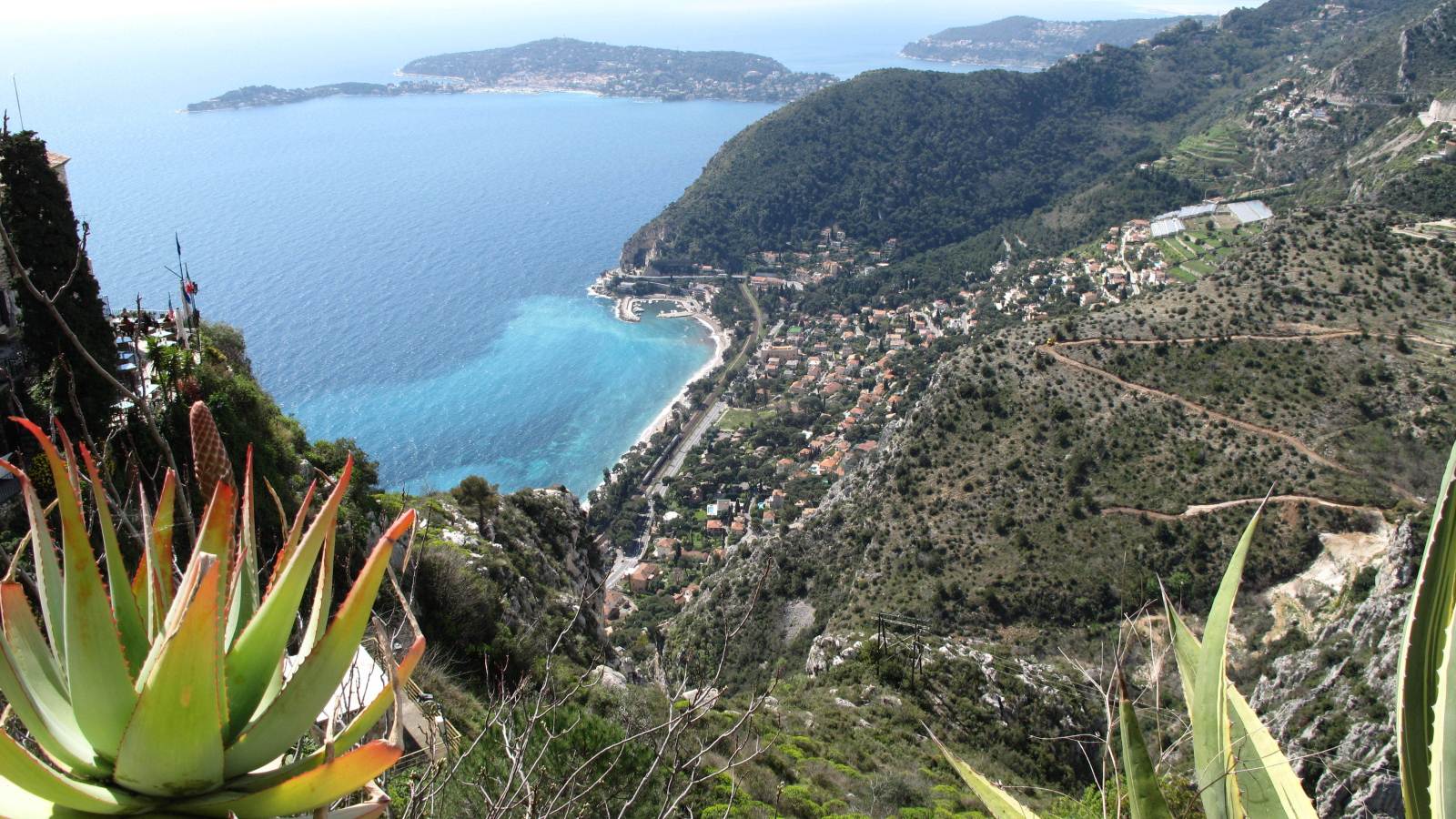 Голубая лагуна на курорте Эз, Франция