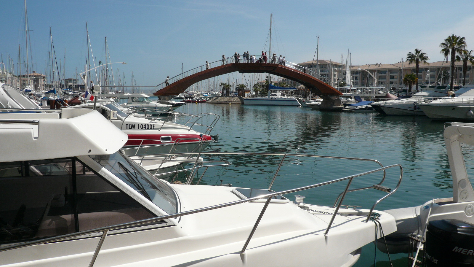 Мост на курорте Порт Де Фрежюс, Франция