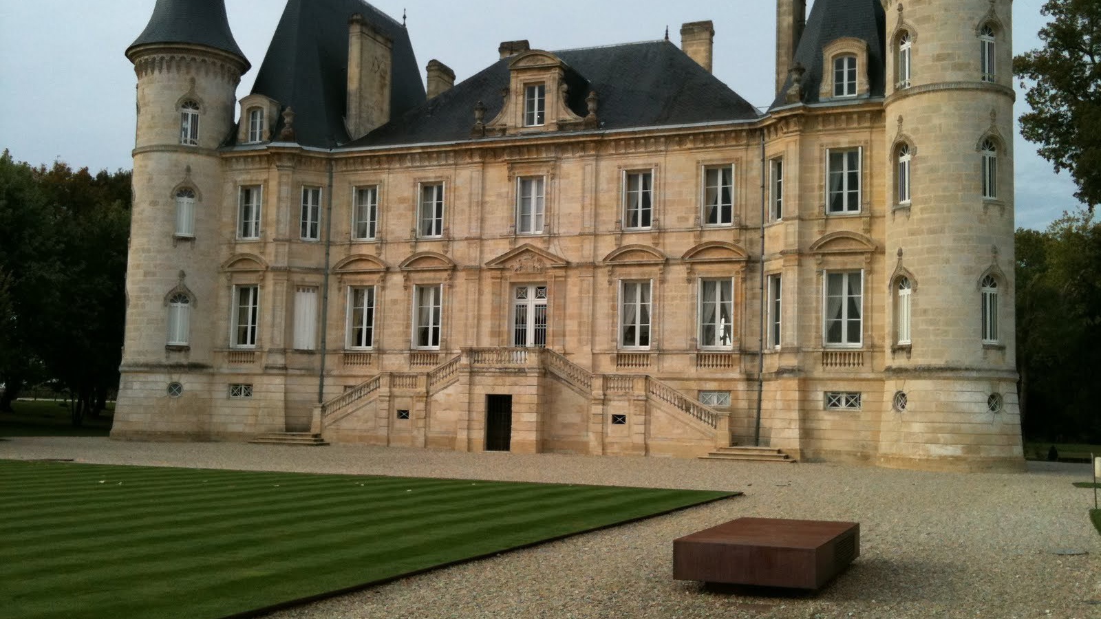 Замок в Бордо, Франция