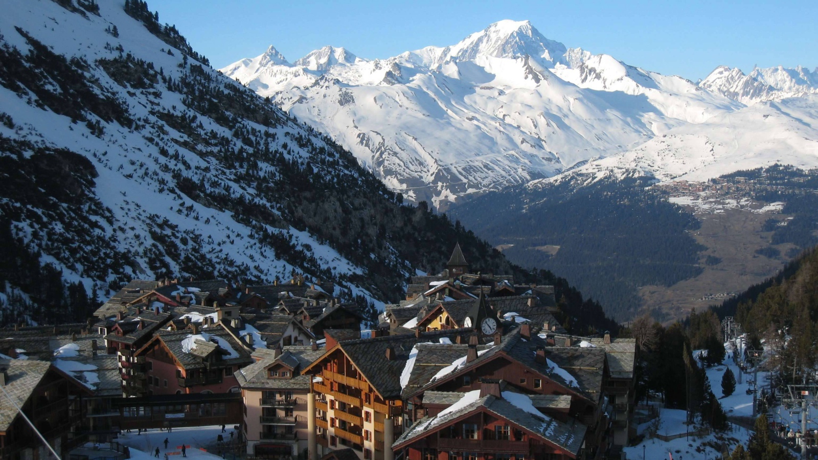 Город на горнолыжном курорте Лез Арк, Франция