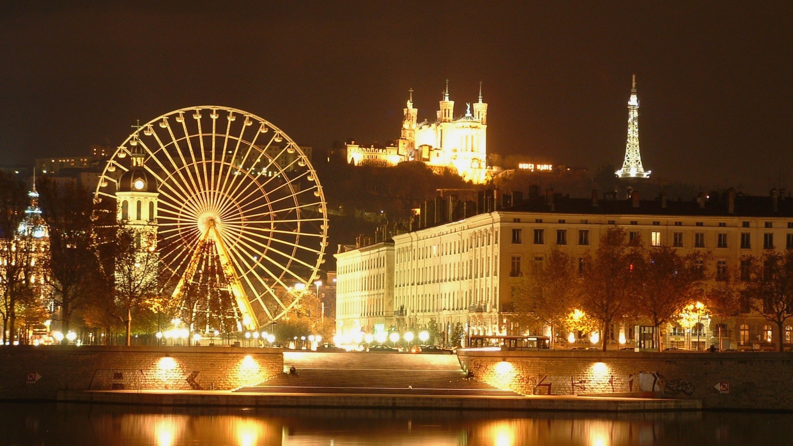 Колесо обозрения в городе Лион, Франция