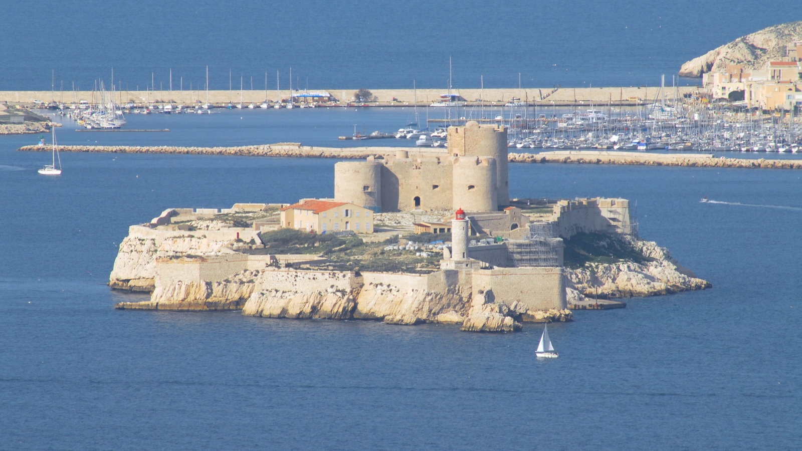 Крепость на острове в городе Марсель, Франция