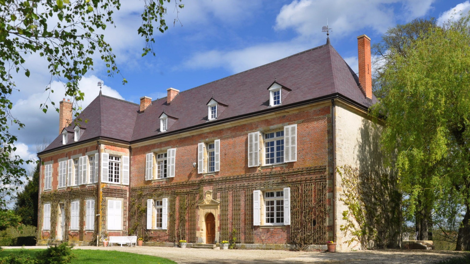 Старинное здание в провинции Шампань, Франция