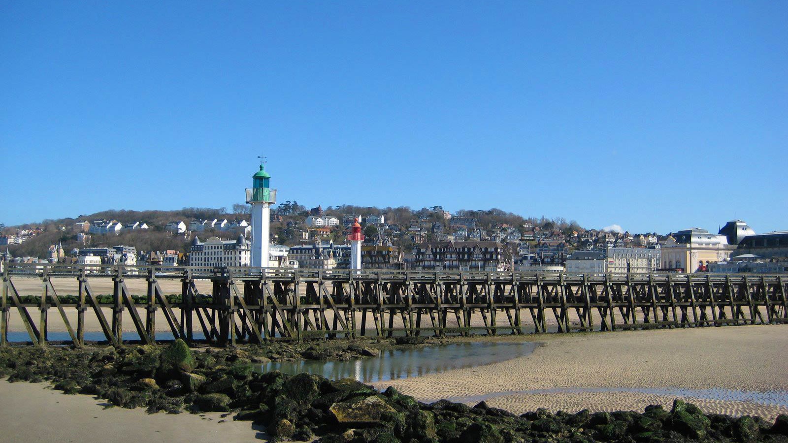 Причал на курорте Довиль, Франция