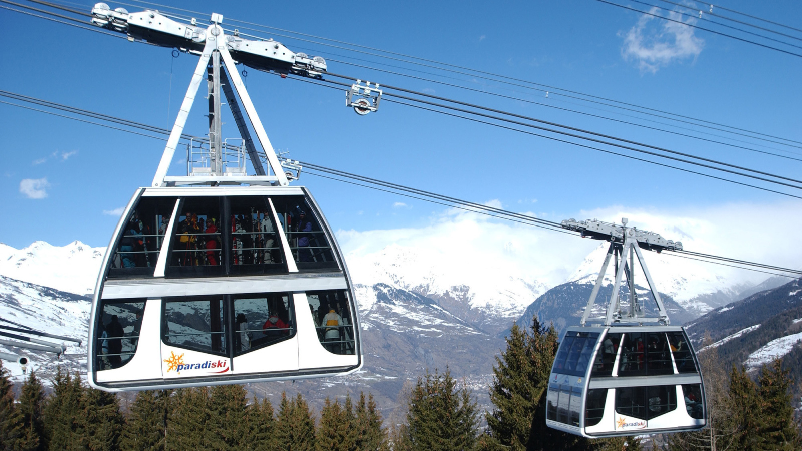 Подъемник на горнолыжном курорте Лез Арк, Франция