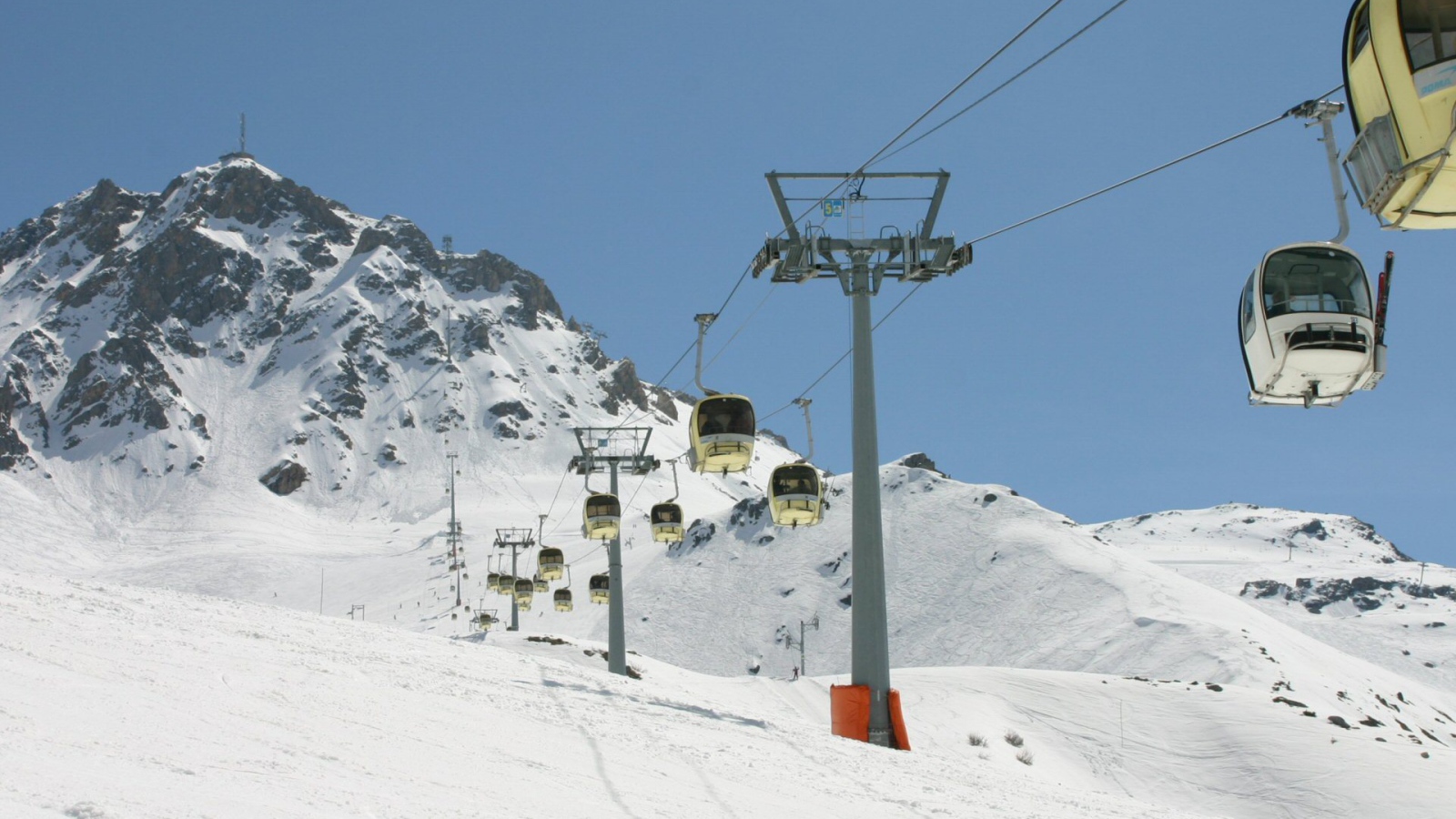 Подъемник на горнолыжном курорте Мерибель, Франция
