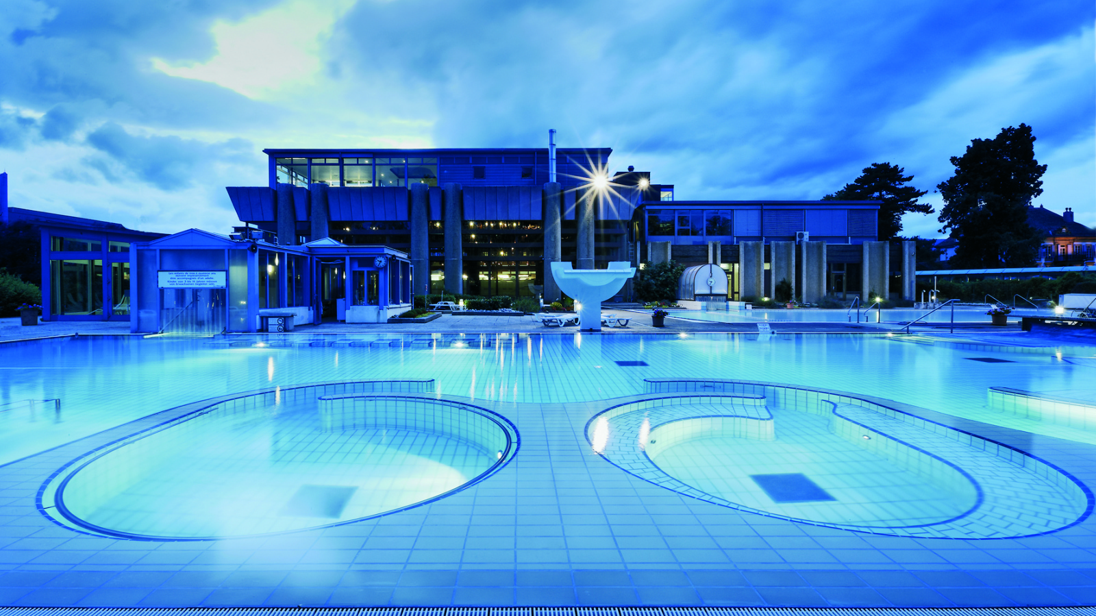 Бассейн на курорте Эвиан, Франция