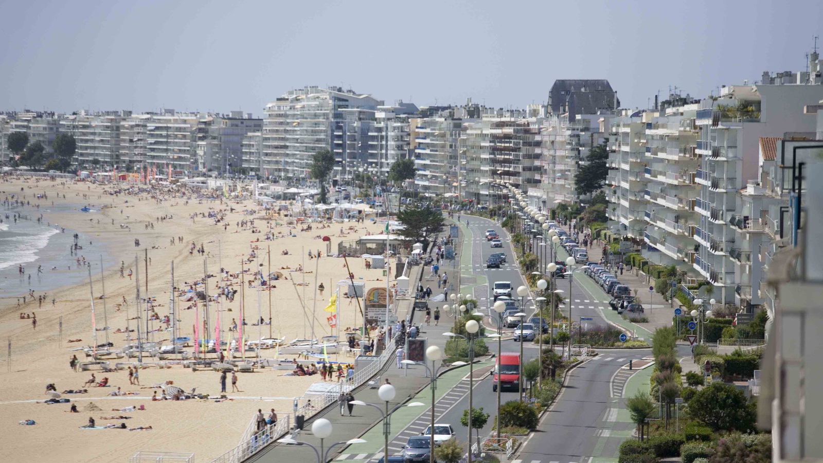 Набережная на курорте Ла Боль, Франция