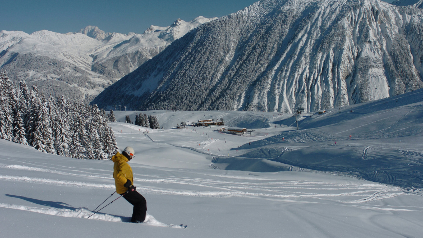 Катание на лыжах на горнолыжном курорте Куршевель, Франция