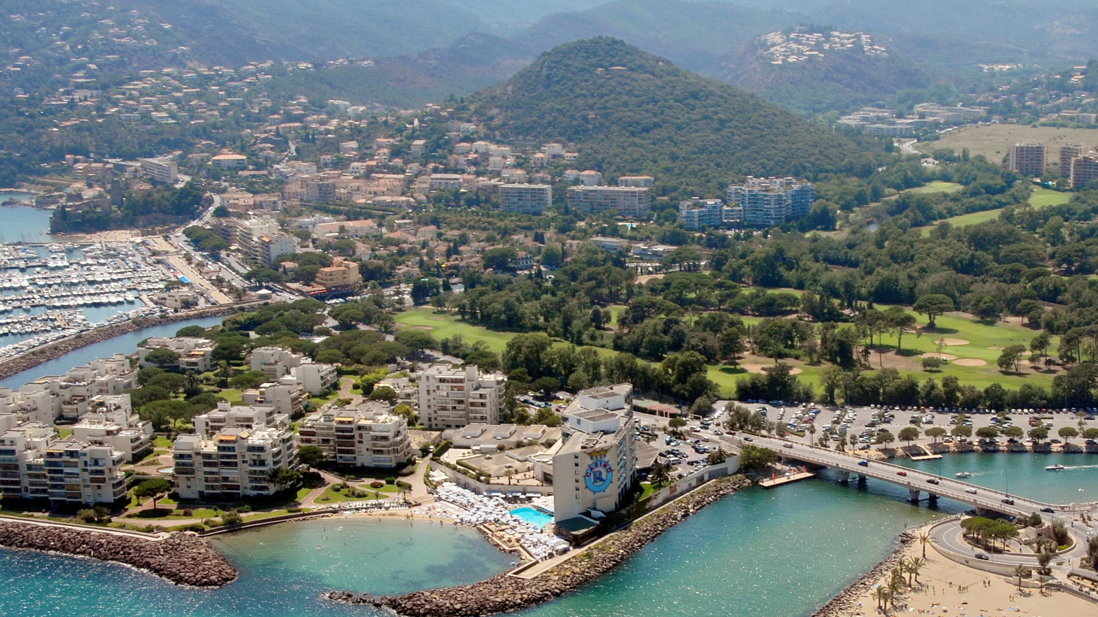 Летний отдых на курорте Манделье ля Напуль, Франция