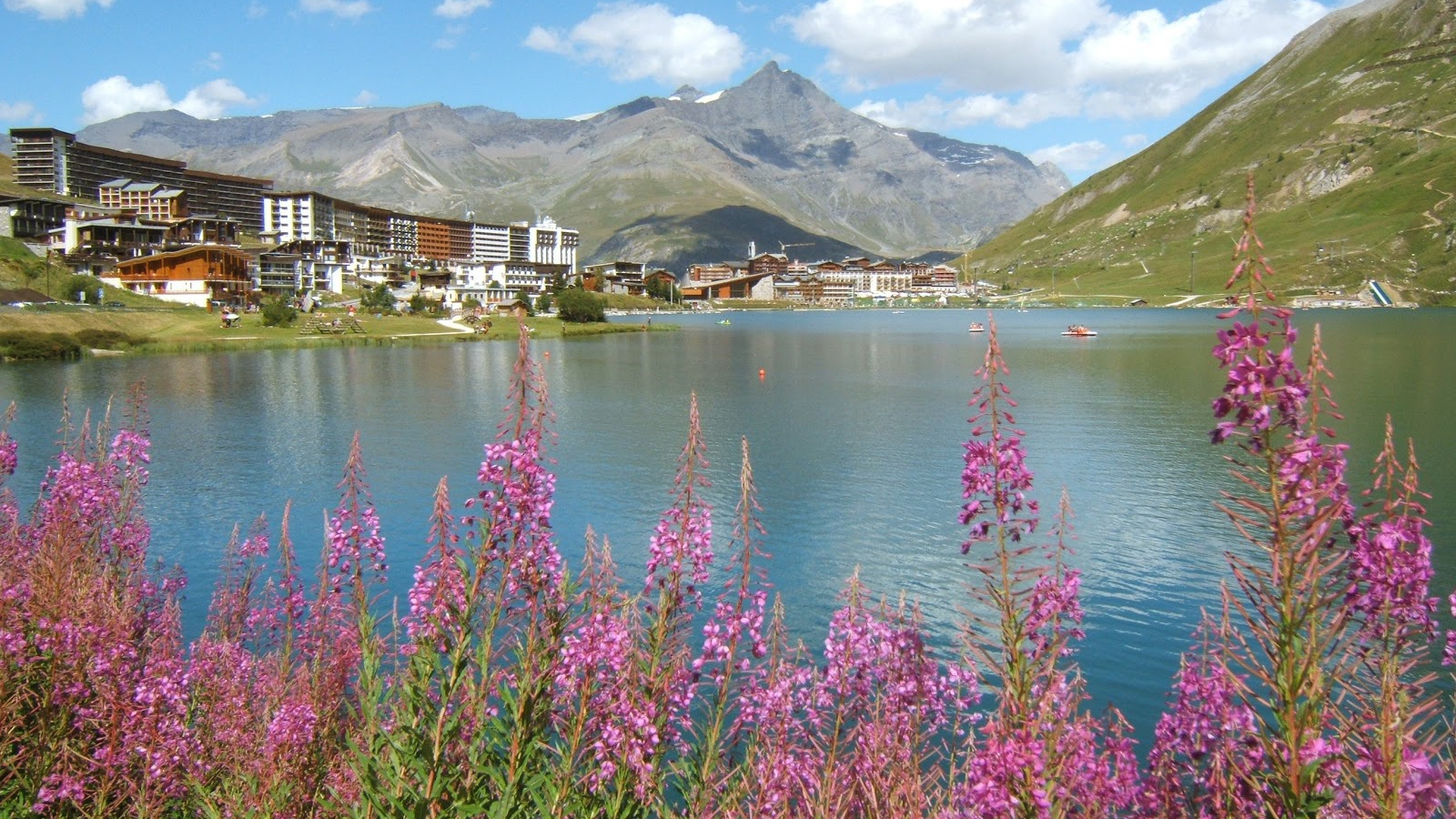 Летний пейзаж на горнолыжном курорте Тинь, Франция