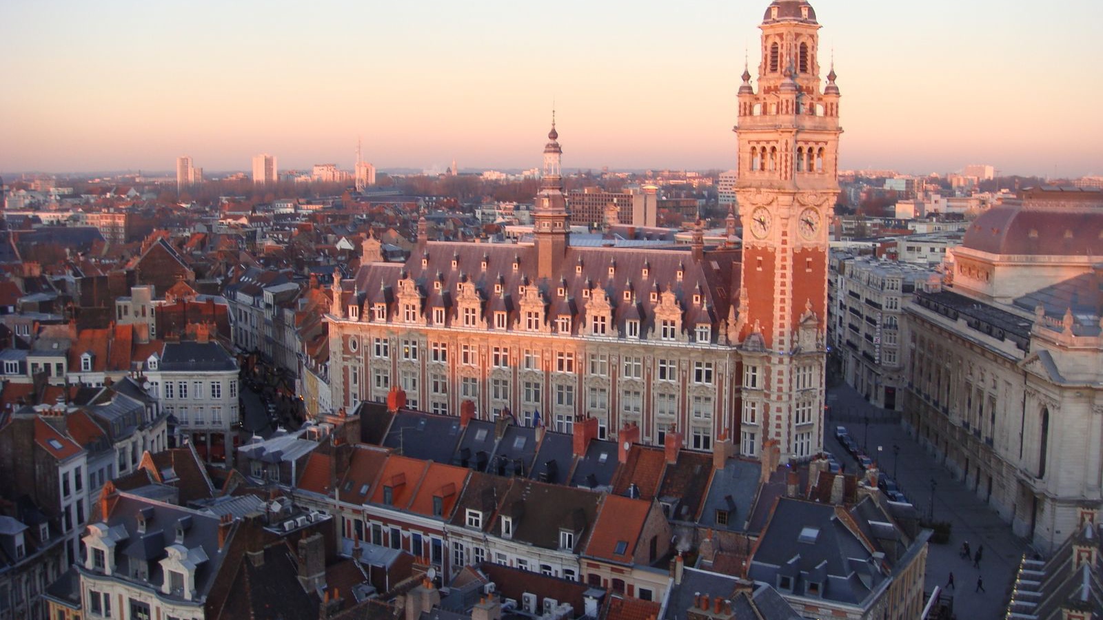 Закат в городе Лилль, Франция