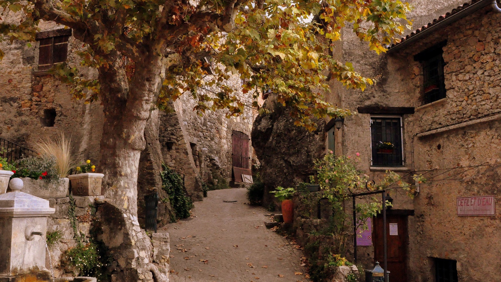 Старинная улочка на Лазурном берегу, Франция