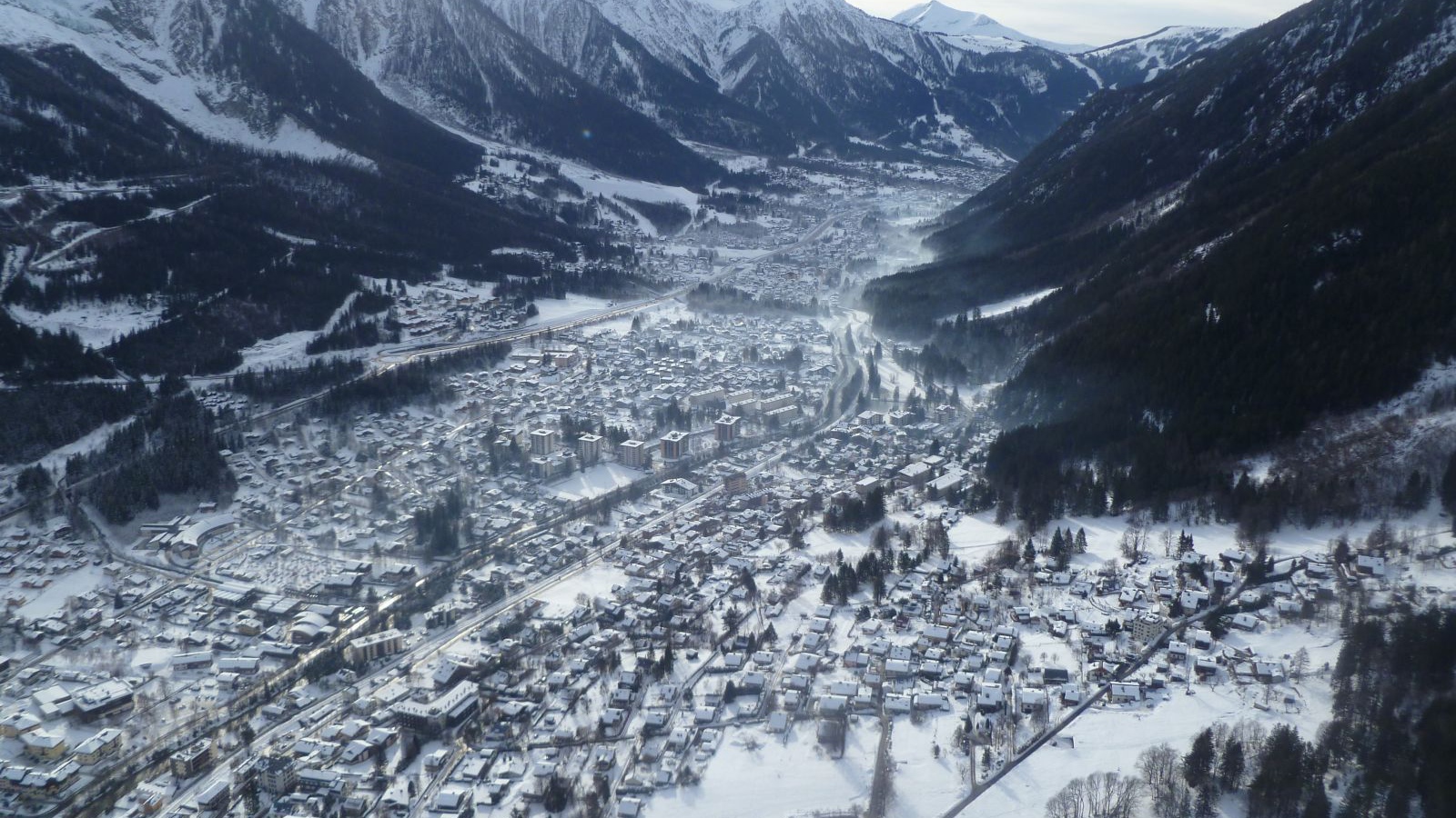 Зимняя панорама на курорте Шамони, Франция