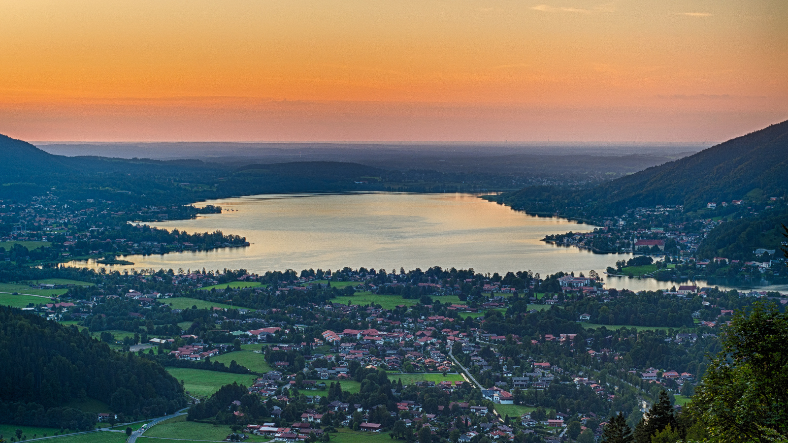 Красивый вид на город Тегернзе, Германия
