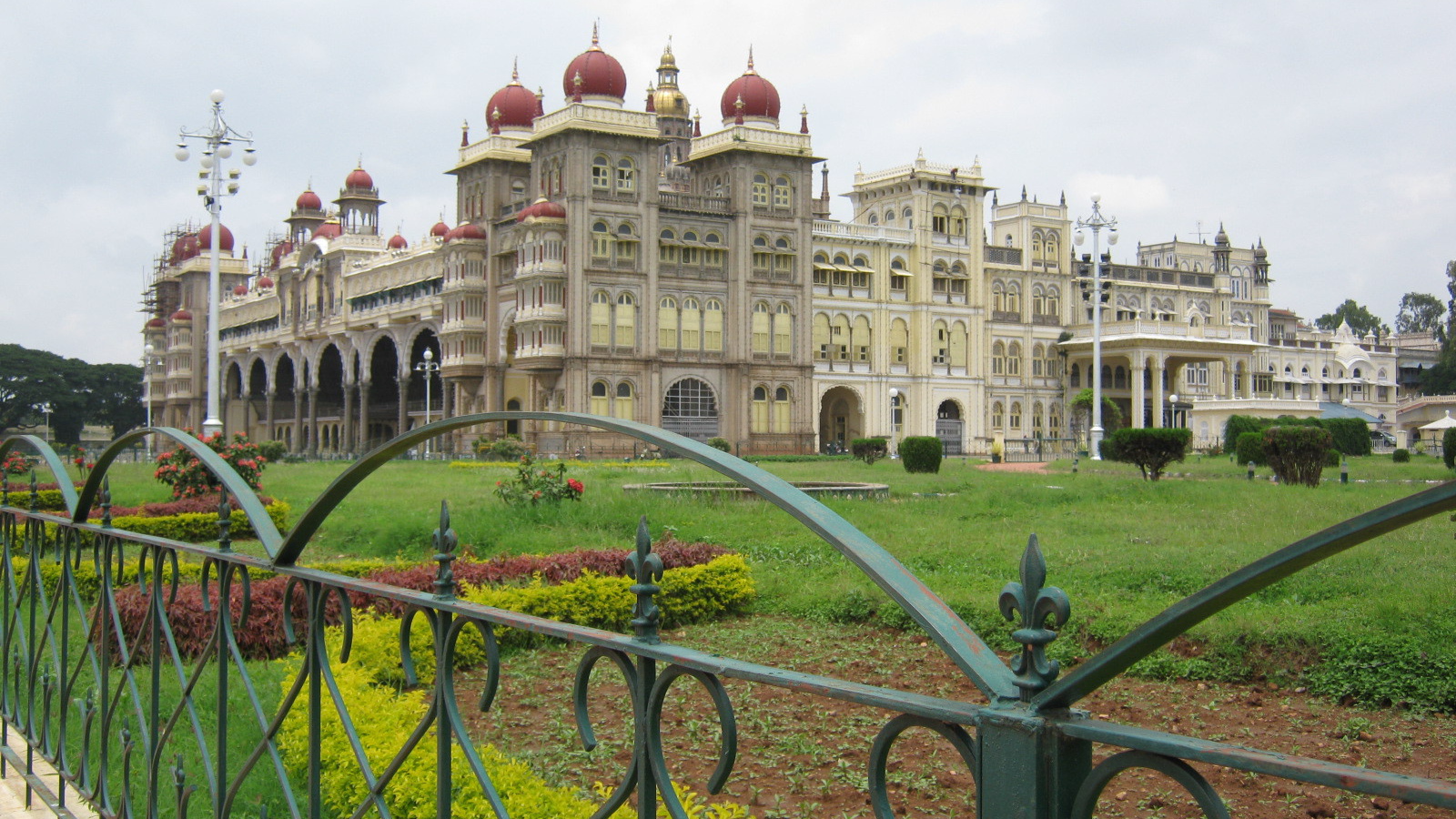 Красивое здание в Бангалоре